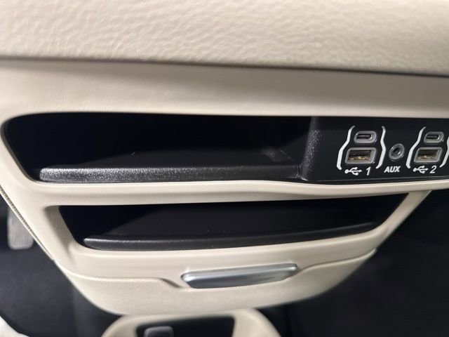 Used 2023 Chrysler Pacifica Touring-L image 43