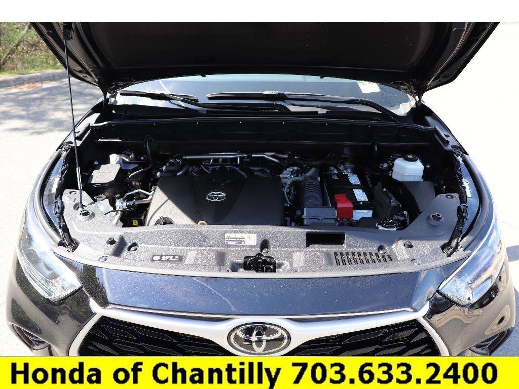 Used 2022 Toyota Highlander LE AWD/4WD image 30