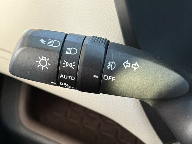 Used 2024 Toyota RAV4 Limited w/ Advanced Technology Package FWD image 21