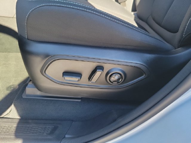 Used 2025 Jeep Grand Cherokee Laredo RWD image 15