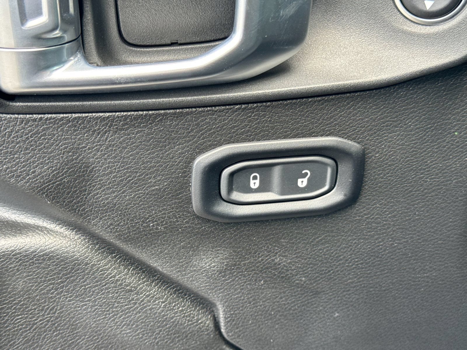 Used 2024 Jeep Wrangler Unlimited AWD/4WD image 12