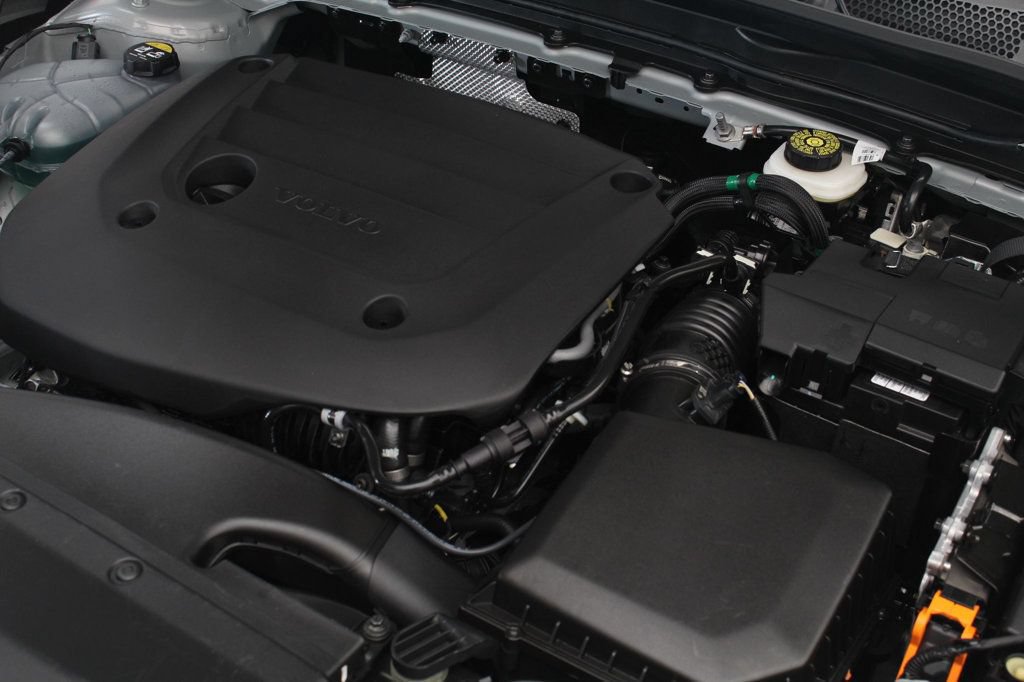 Used 2025 Volvo XC40 B5 Plus AWD/4WD image 14