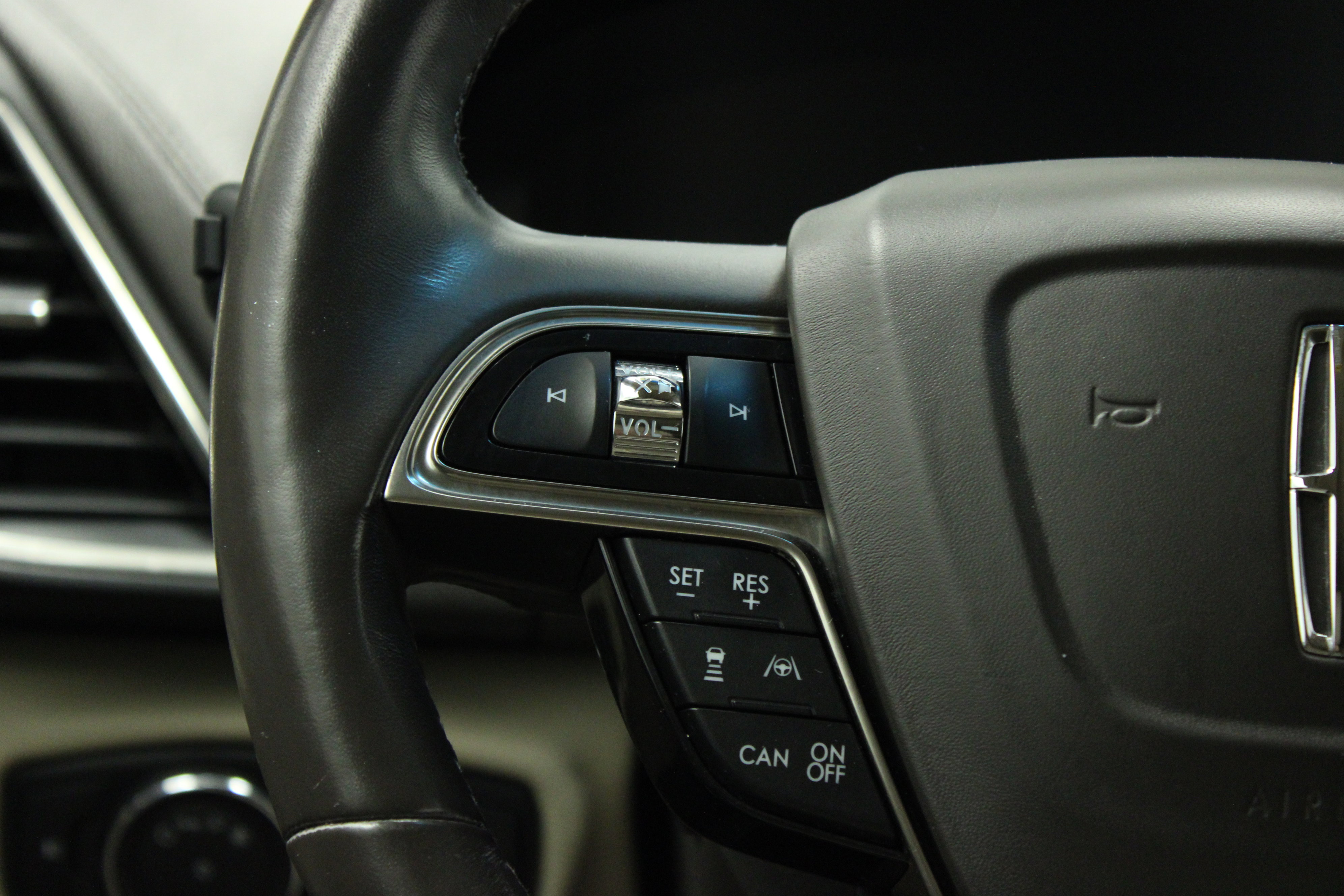 Used 2019 Lincoln Nautilus Reserve image 23