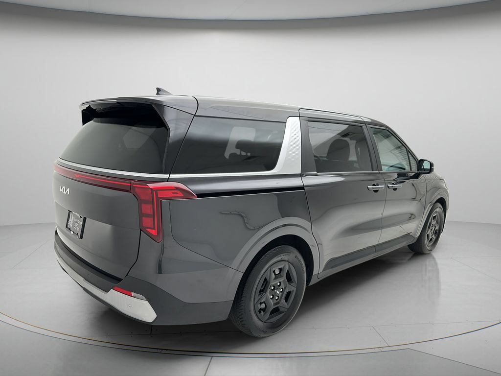 Used 2025 Kia Carnival FWD image 5