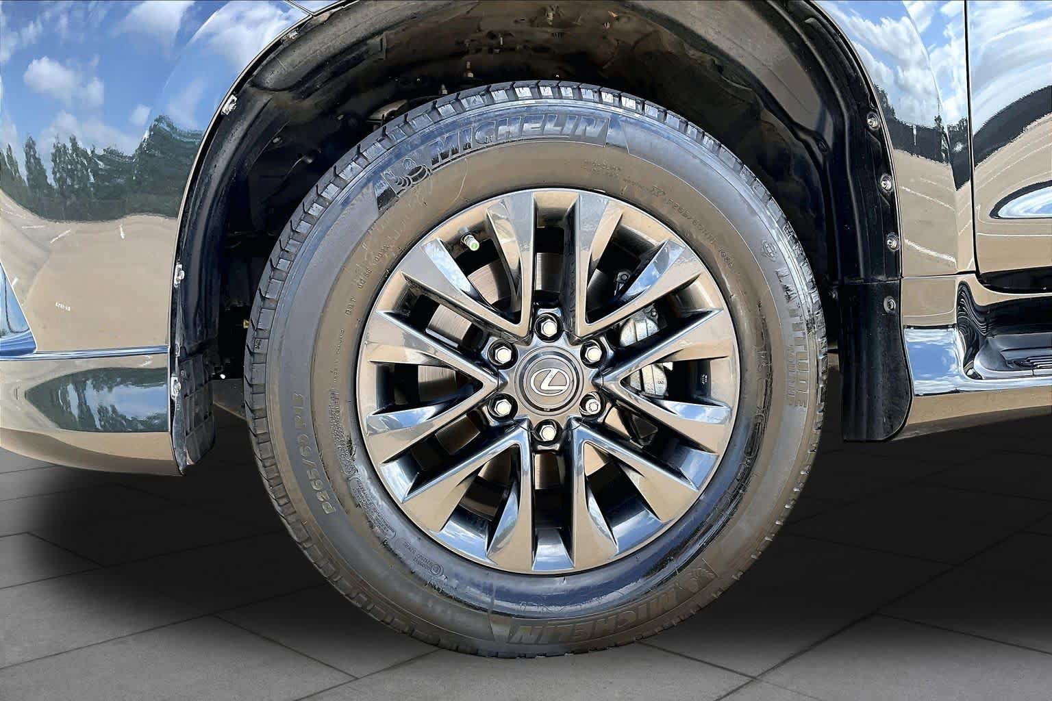 Used 2023 Lexus GX 460 Premium w/ Premium Package AWD/4WD image 11