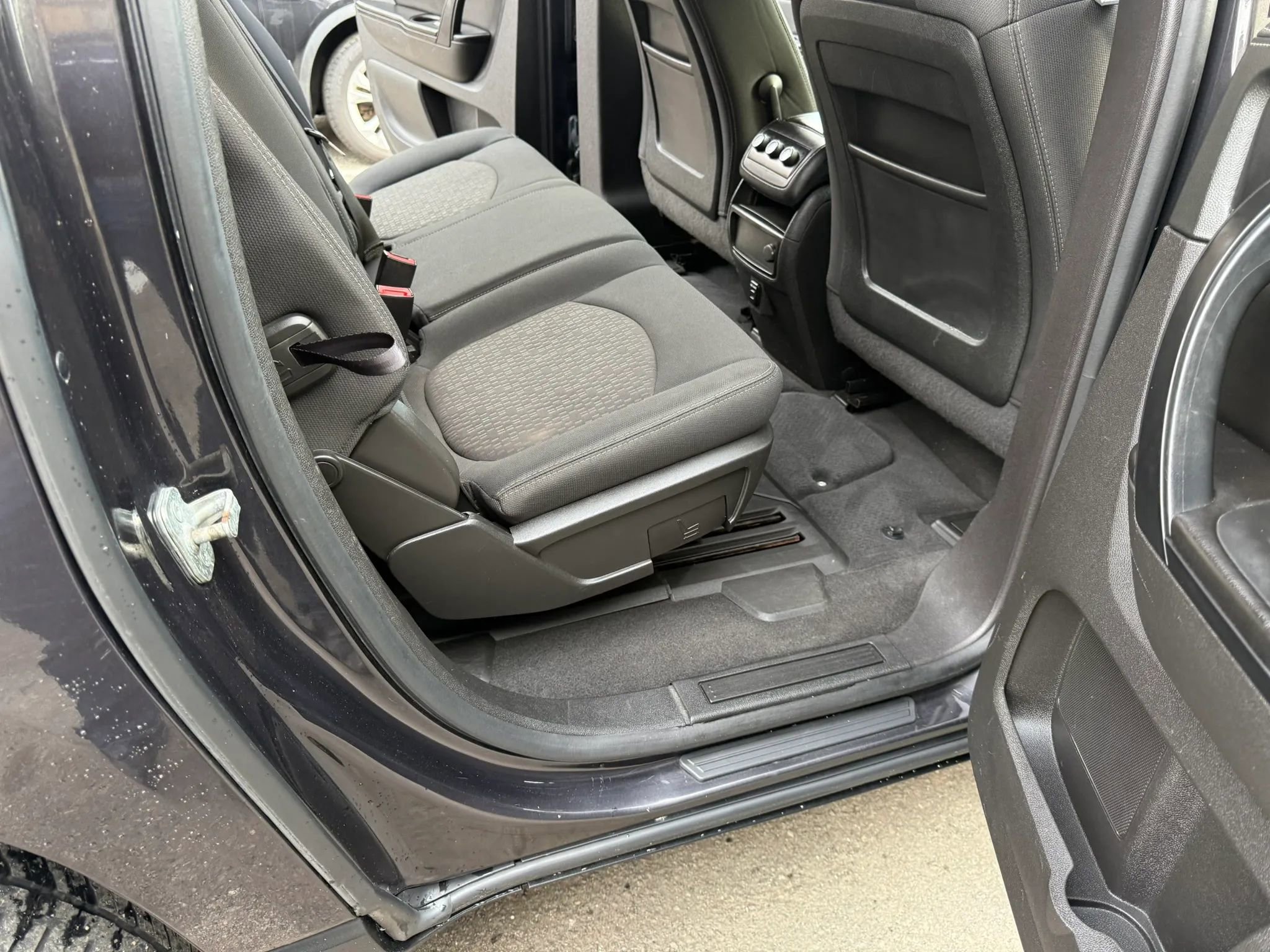 Used 2014 GMC Acadia SLE image 16