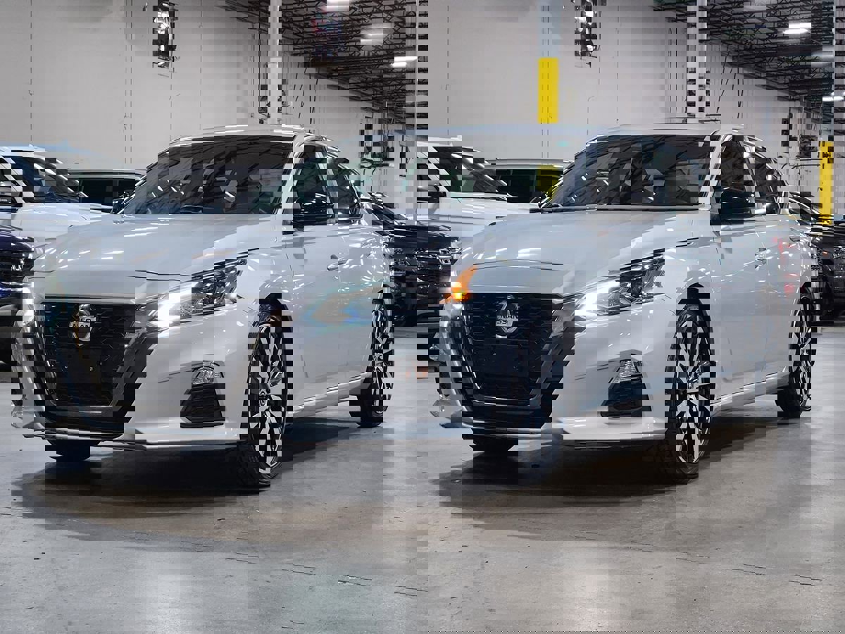 Used 2020 Nissan Altima 2.5 SR w/ Premium Package image 4