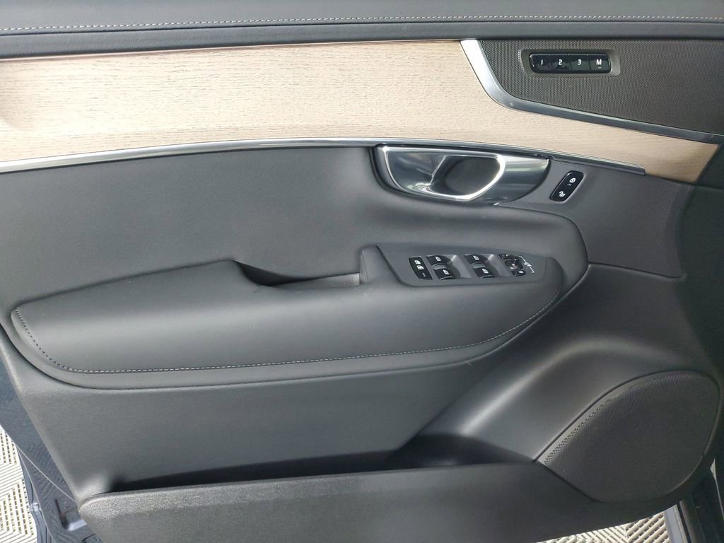 Certified 2025 Volvo XC90 B6 Core w/ Climate Package image 22