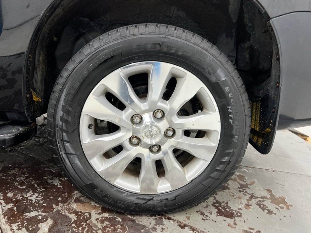 Used 2011 Toyota Sequoia Platinum AWD/4WD image 29