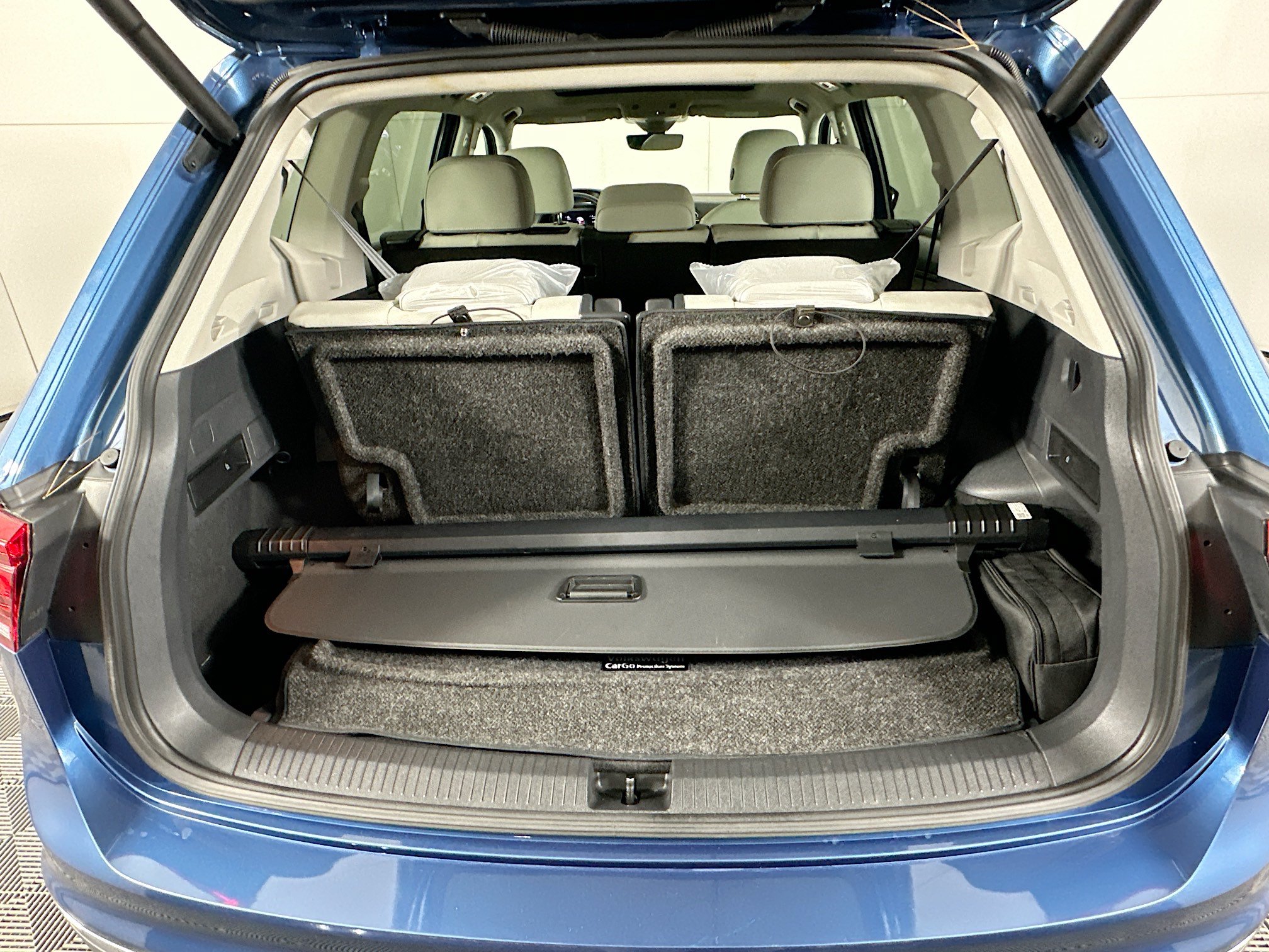 Used 2020 Volkswagen Tiguan SEL FWD image 28