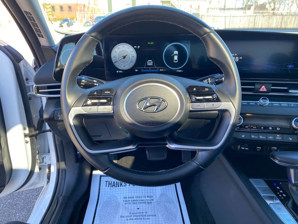 Used 2023 Hyundai Elantra Limited image 14