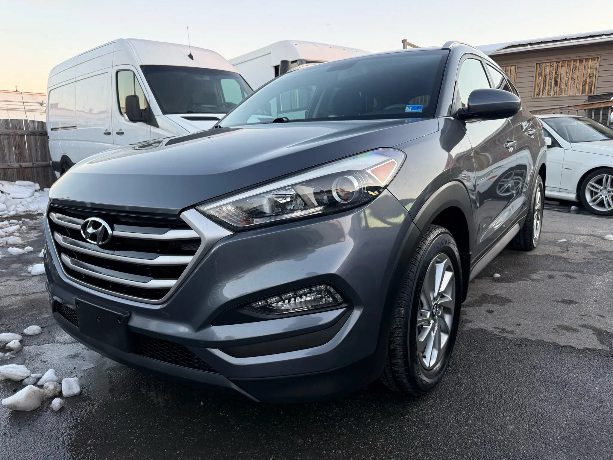 Used 2017 Hyundai Tucson SE w/ SE Popular Package 02 FWD image 2
