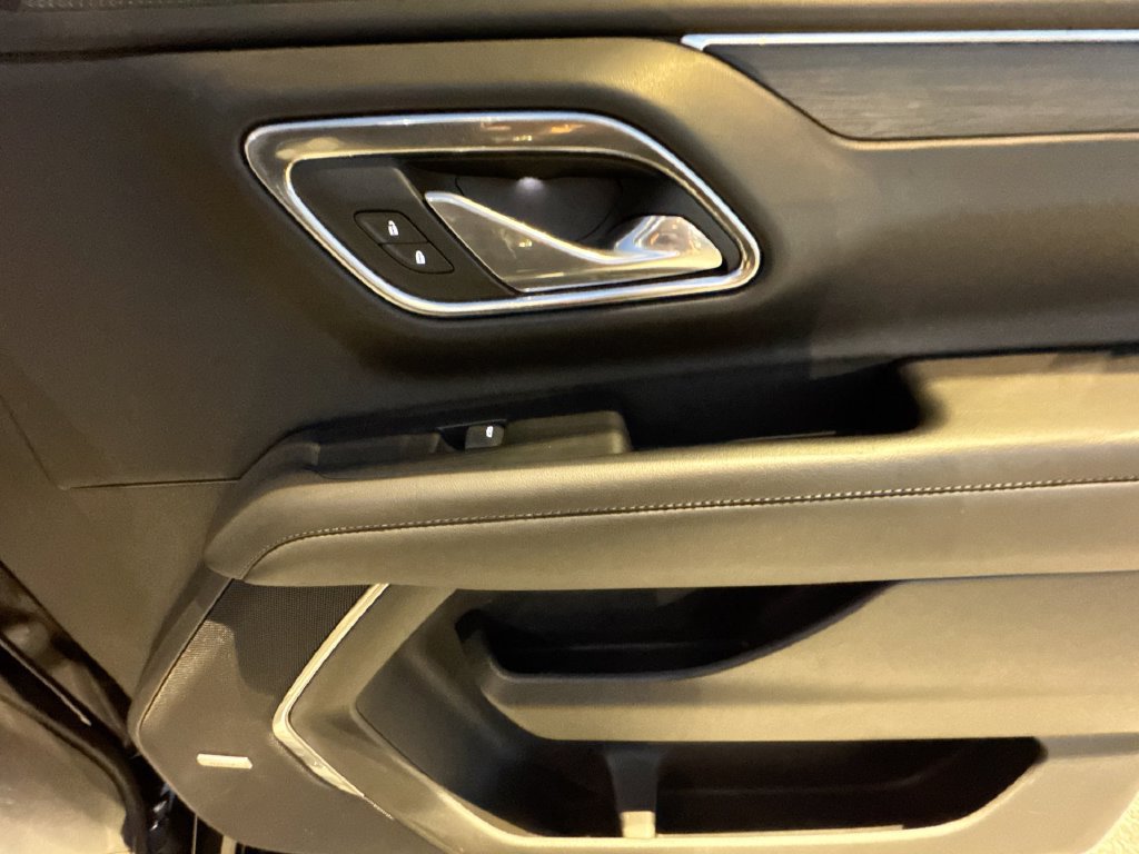 Used 2024 Chevrolet Suburban LT RWD image 33