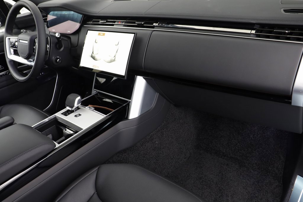 New 2025 Land Rover Range Rover Long Wheelbase SE image 21