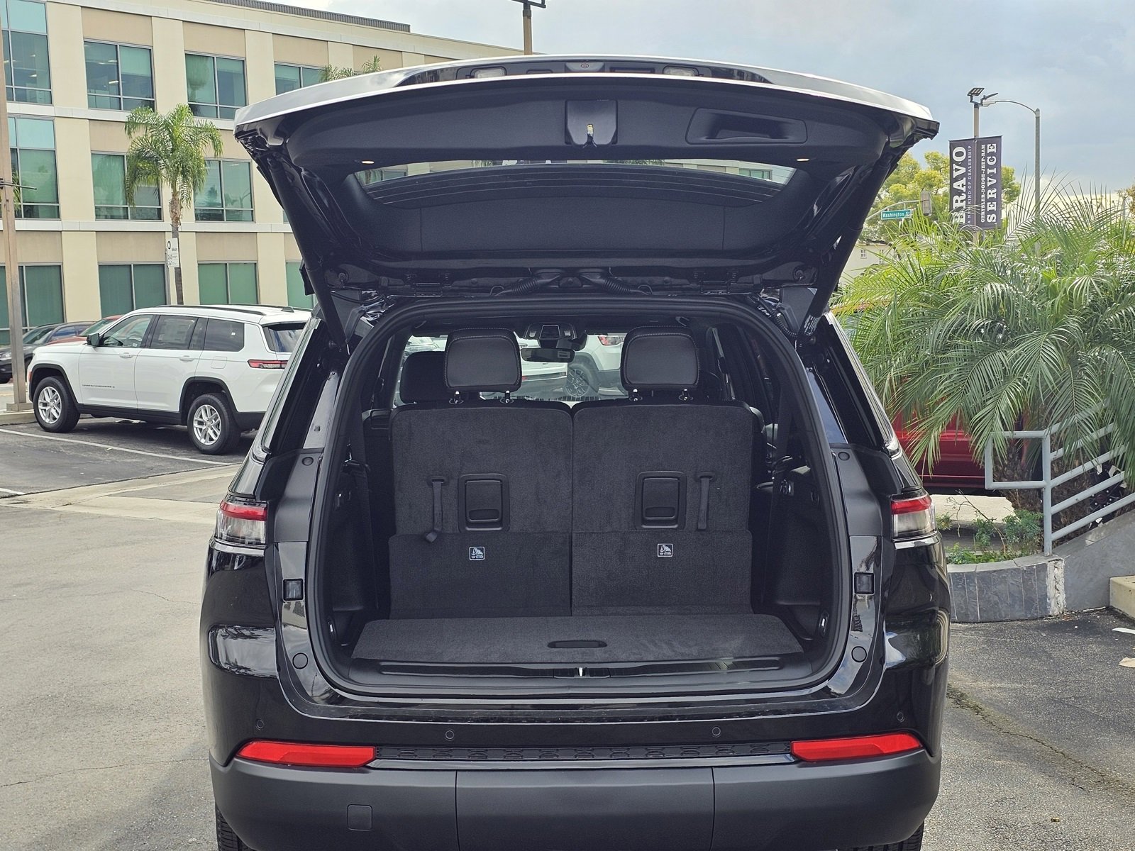 New 2025 Jeep Grand Cherokee L Altitude image 7