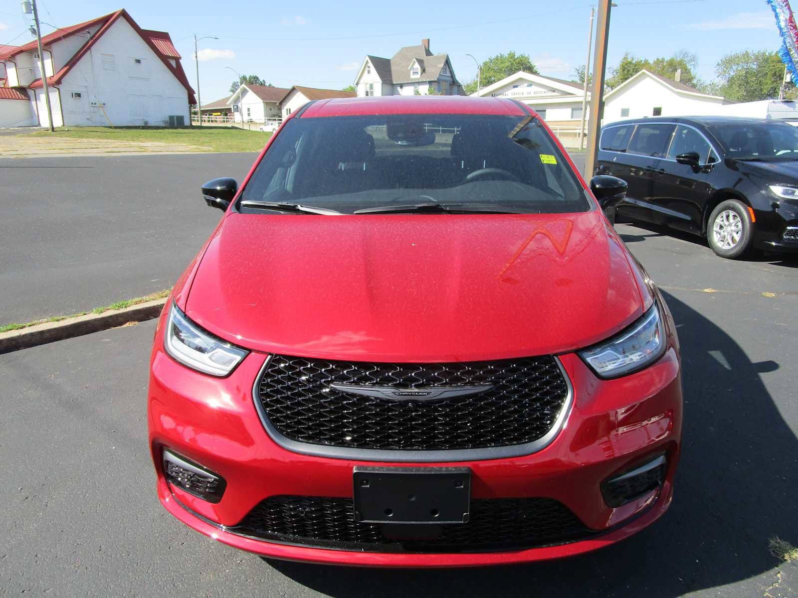 New 2026 Chrysler Pacifica Select FWD image 3