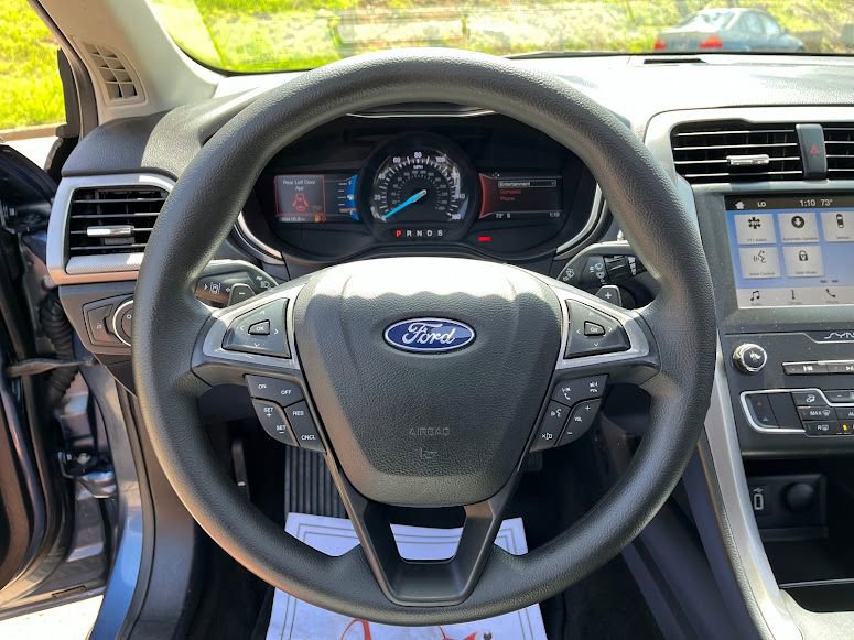 Used 2019 Ford Fusion SE image 12