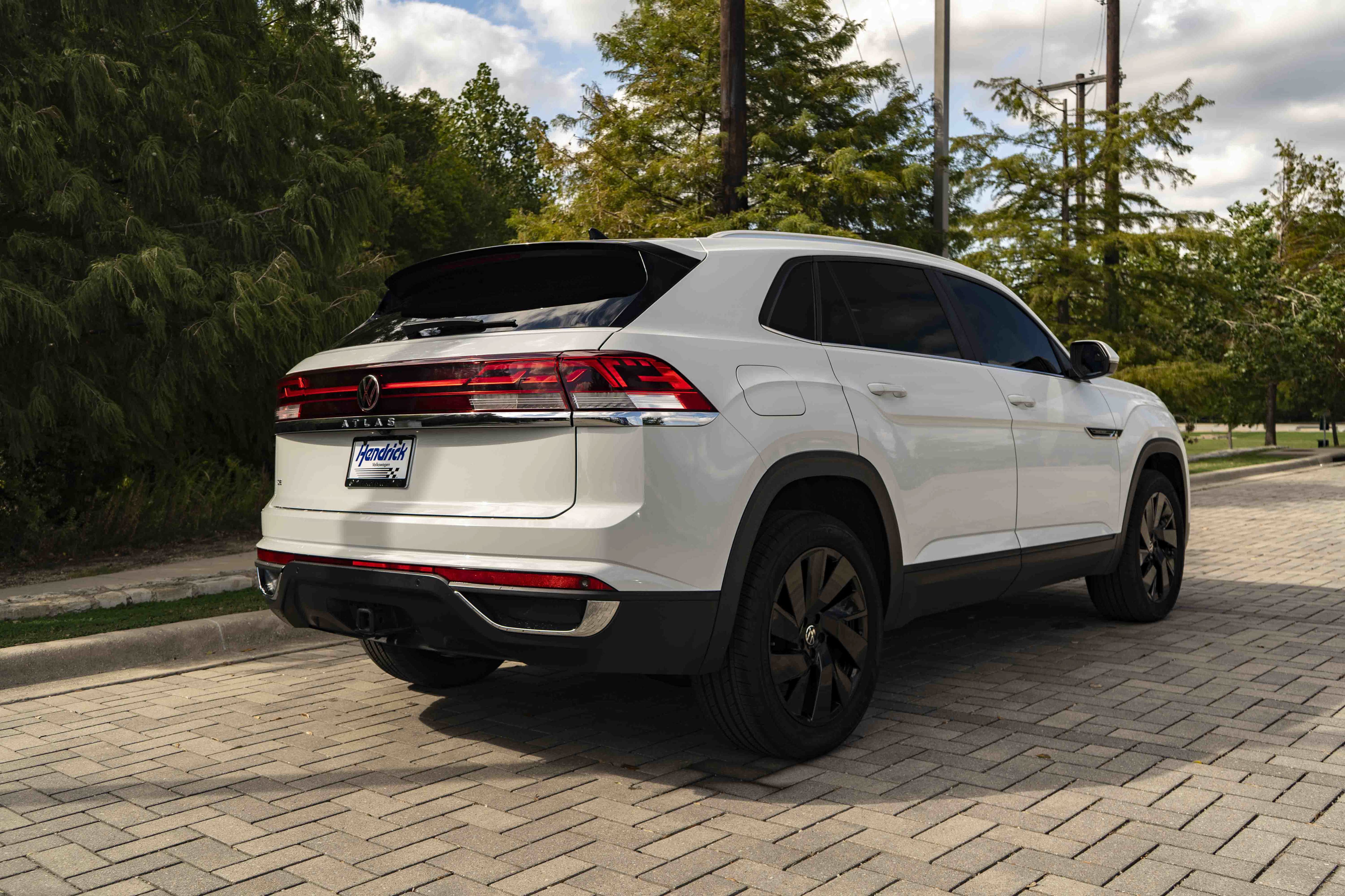 Certified 2024 Volkswagen Atlas Cross Sport SE w/ Panoramic Sunroof Package FWD image 8