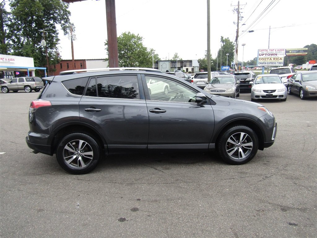 Used 2016 Toyota RAV4 XLE AWD/4WD image 8
