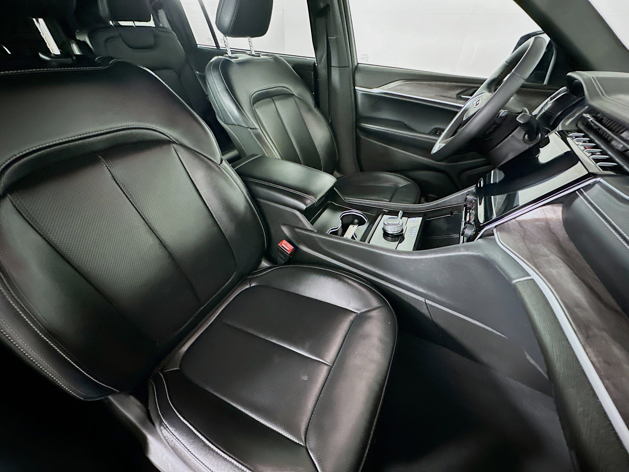 Used 2024 Jeep Grand Cherokee L Limited w/ Luxury Tech Group II image 34