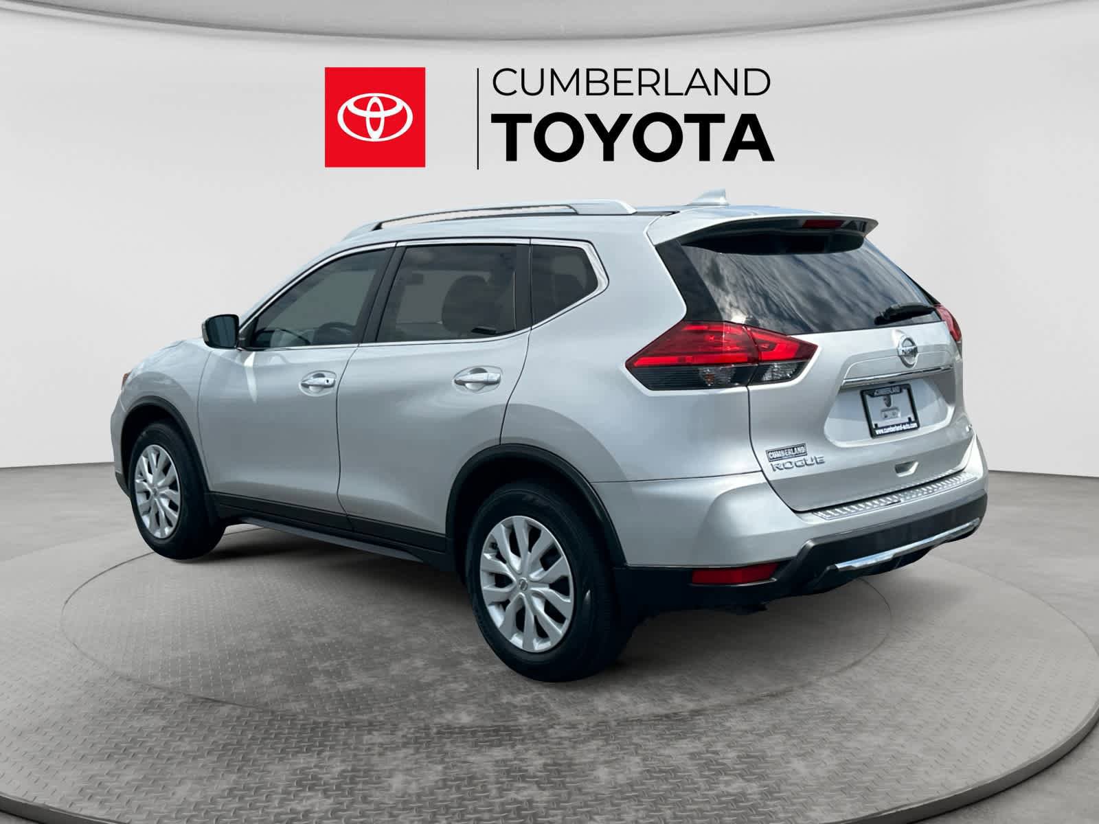 Used 2017 Nissan Rogue S w/ S Appearance Package AWD/4WD image 3