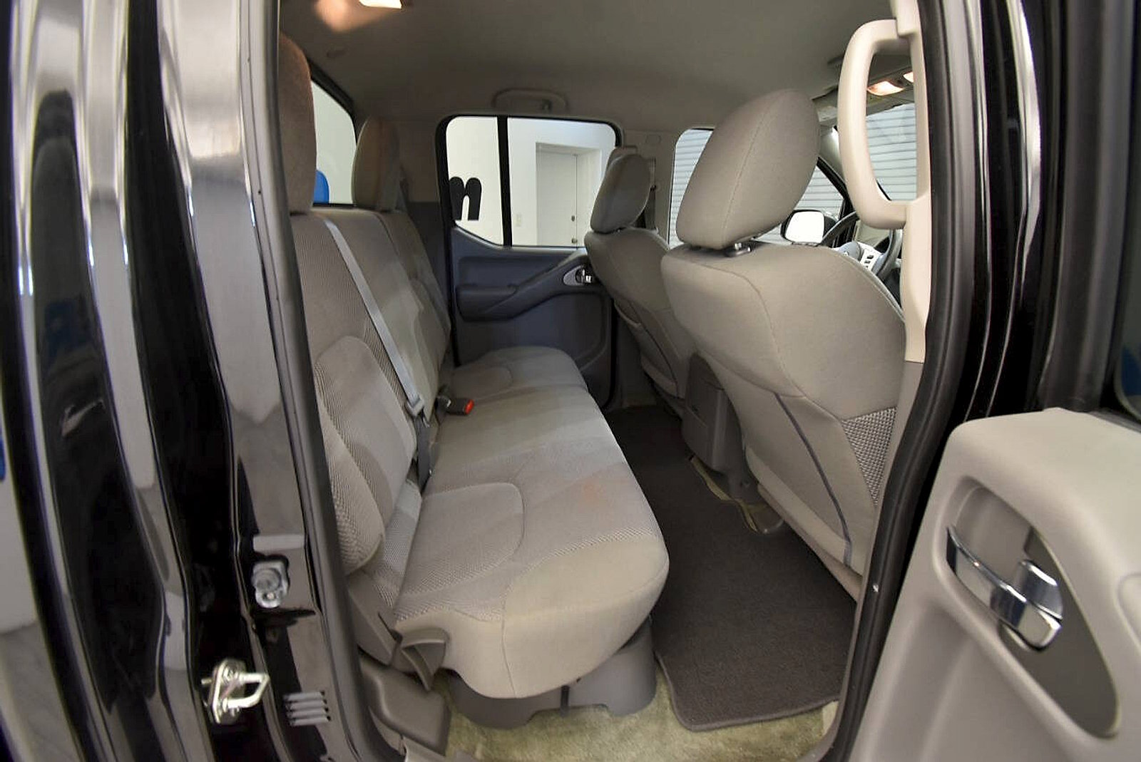 Used 2018 Nissan Frontier SV AWD/4WD image 19