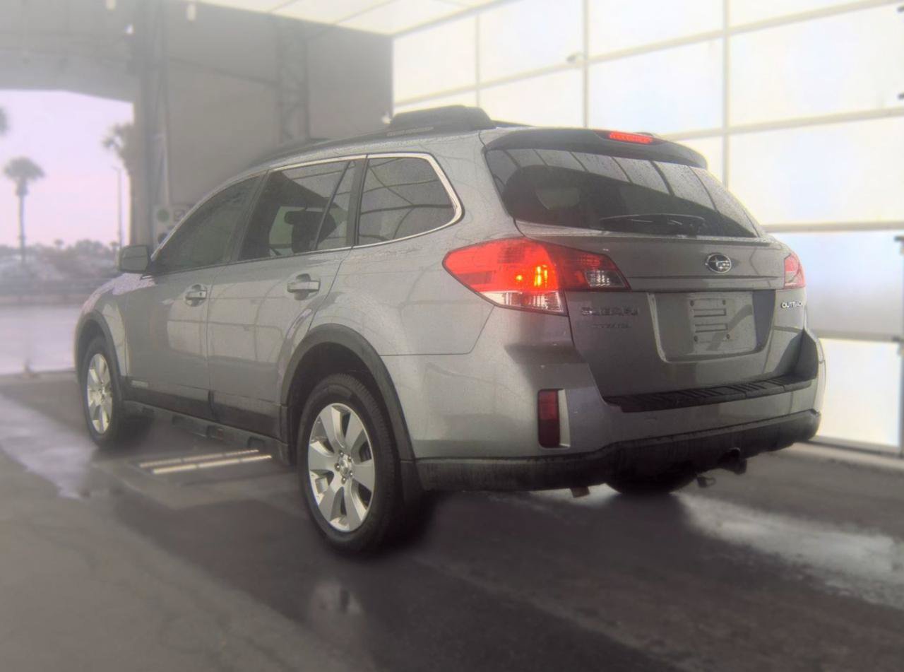 Used 2011 Subaru Outback 2.5i Premium AWD/4WD image 6