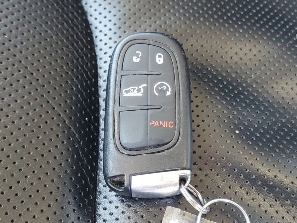 Used 2020 Jeep Cherokee Limited image 40