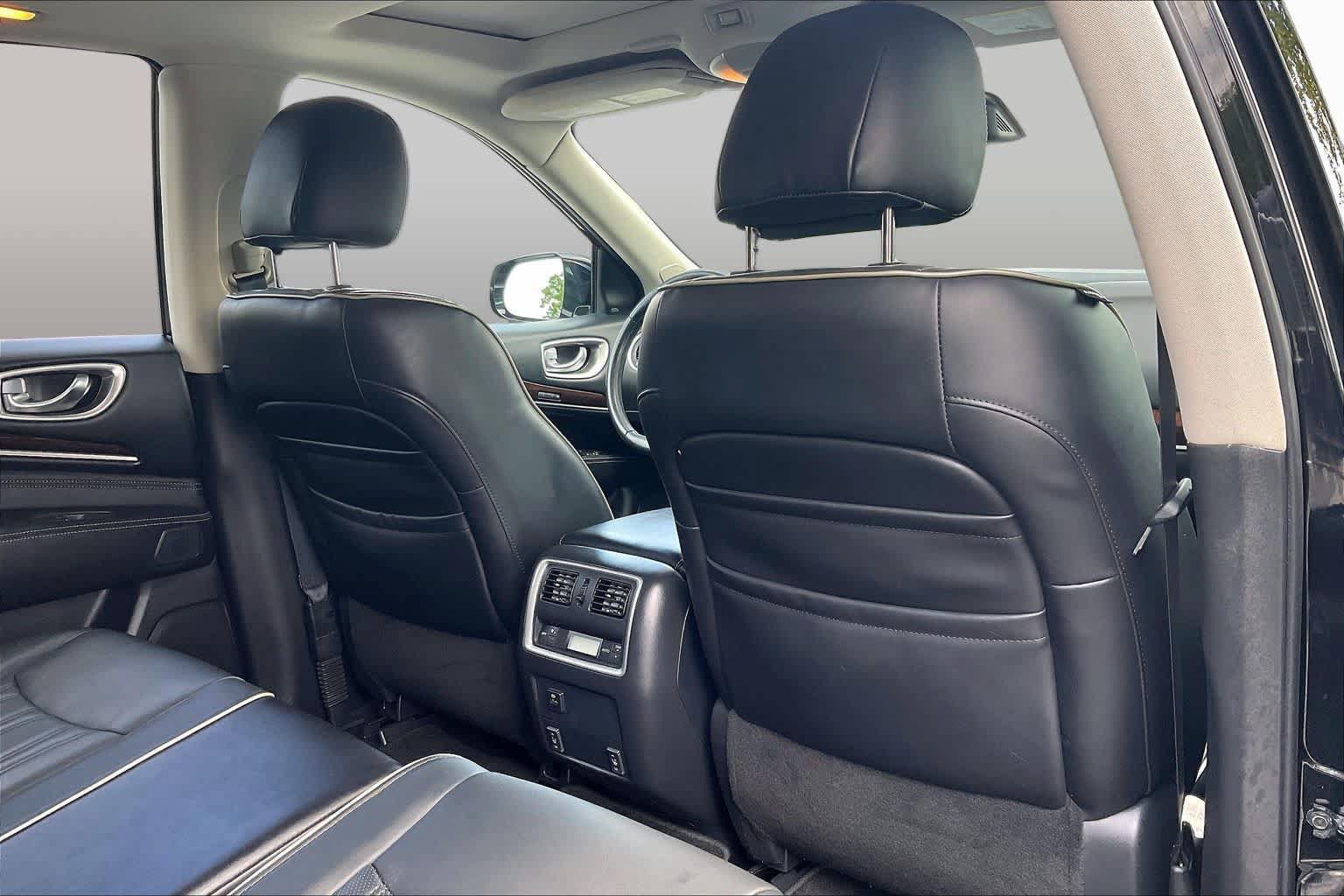 Used 2018 INFINITI QX60 Luxe w/ Deluxe Technology Package AWD/4WD image 19