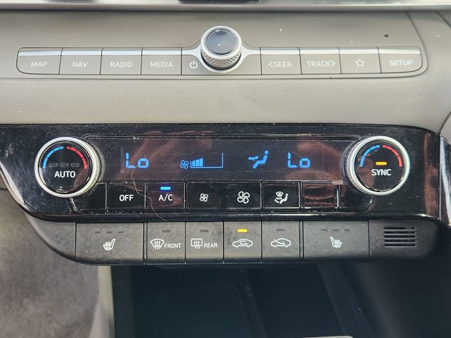 Used 2025 Hyundai Elantra SEL image 18