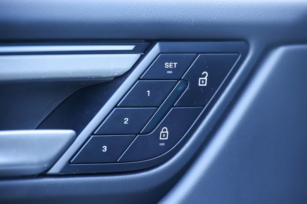 Certified 2025 Porsche Macan 4 Electric image 24