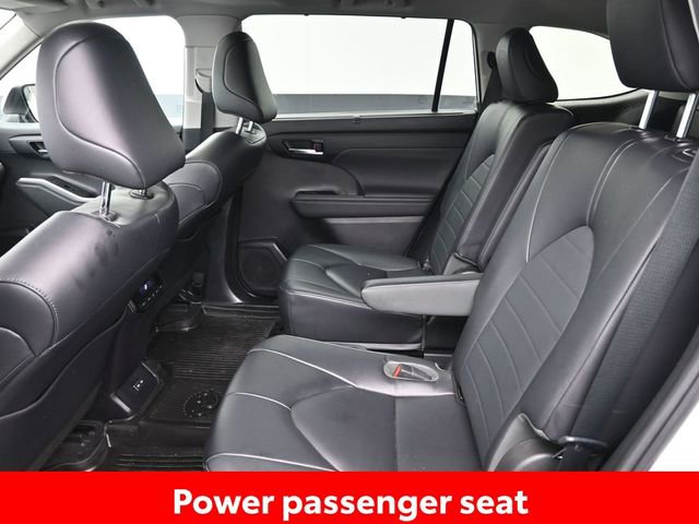 Certified 2023 Toyota Highlander XLE image 17