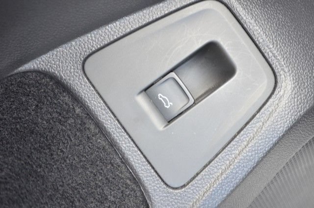 Used 2024 Volkswagen Tiguan SE AWD/4WD image 17