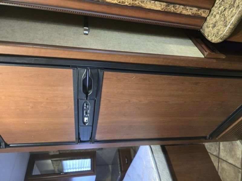 Used 2014 Ford E-450 and Econoline 450 Super Duty w/ Motorhome Prep Package image 27