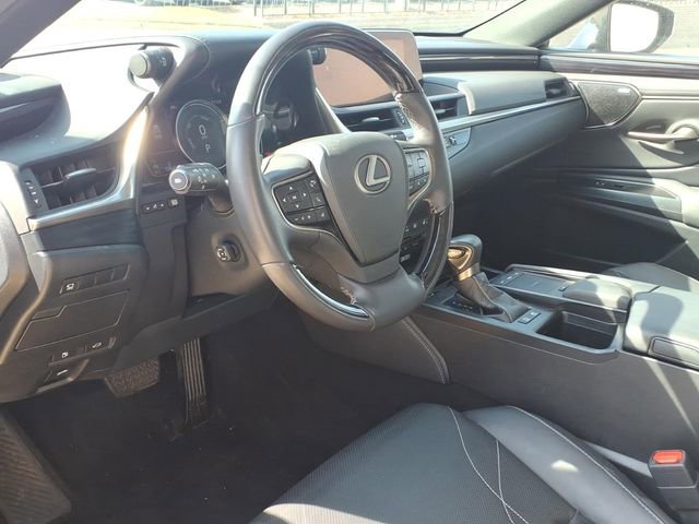 Used 2020 Lexus ES 300h w/ Luxury Package image 8