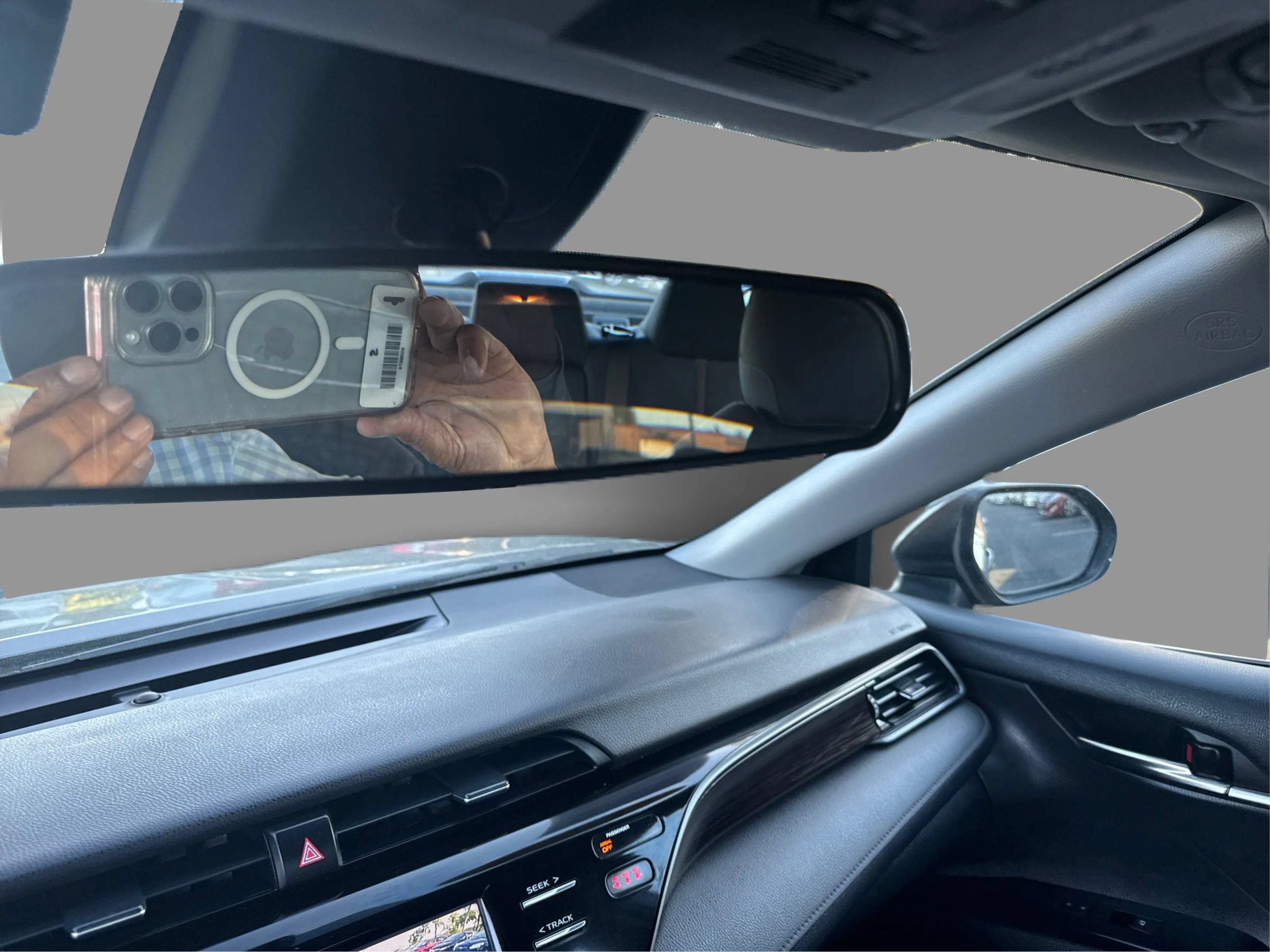Used 2019 Toyota Camry LE FWD image 17