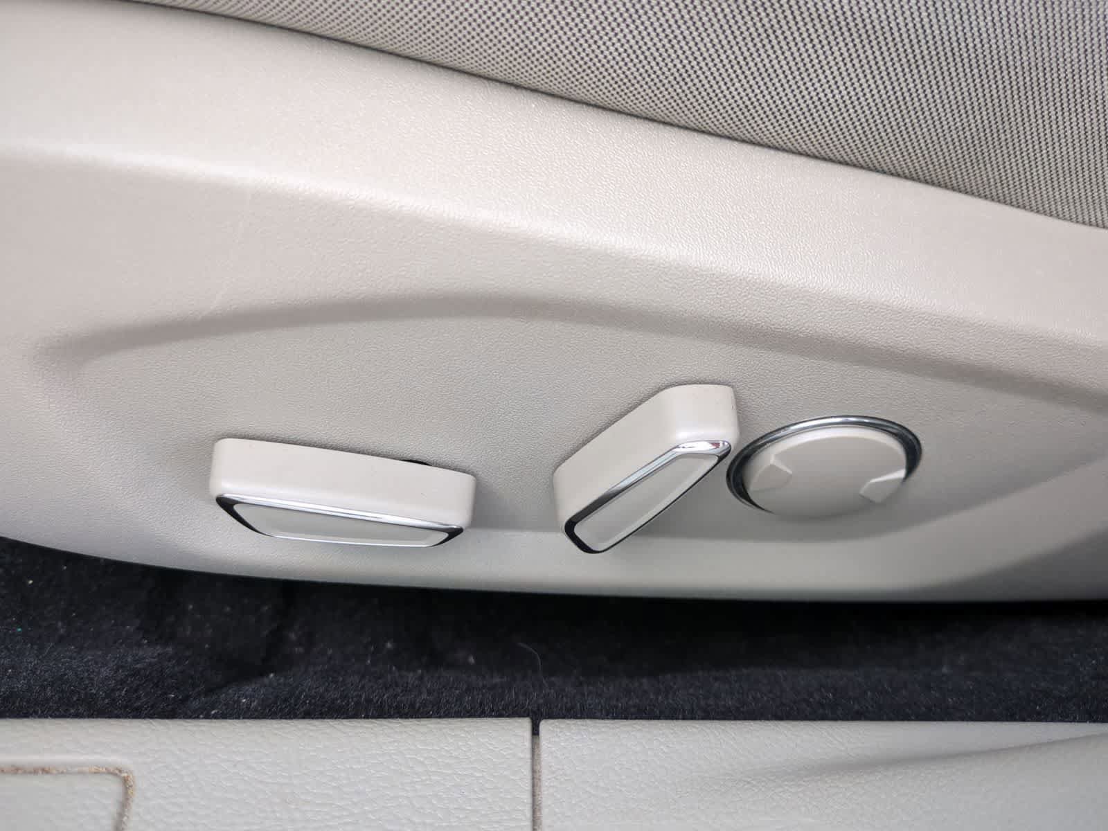 Used 2019 Ford Fusion SE FWD image 17