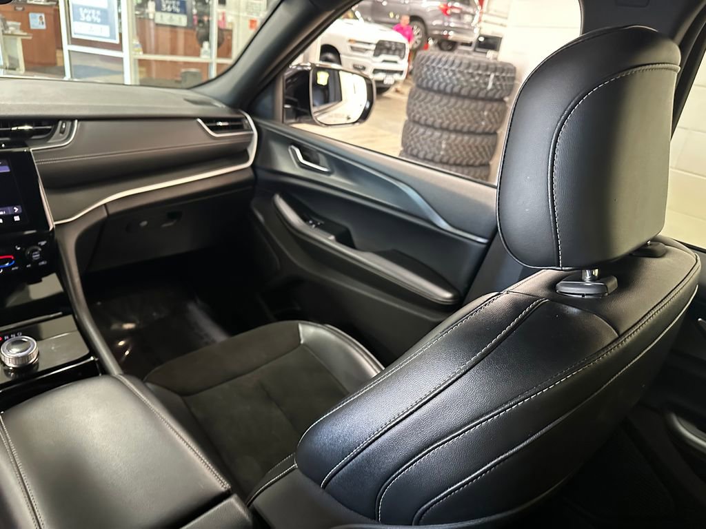 Certified 2023 Jeep Grand Cherokee L Laredo AWD/4WD image 13