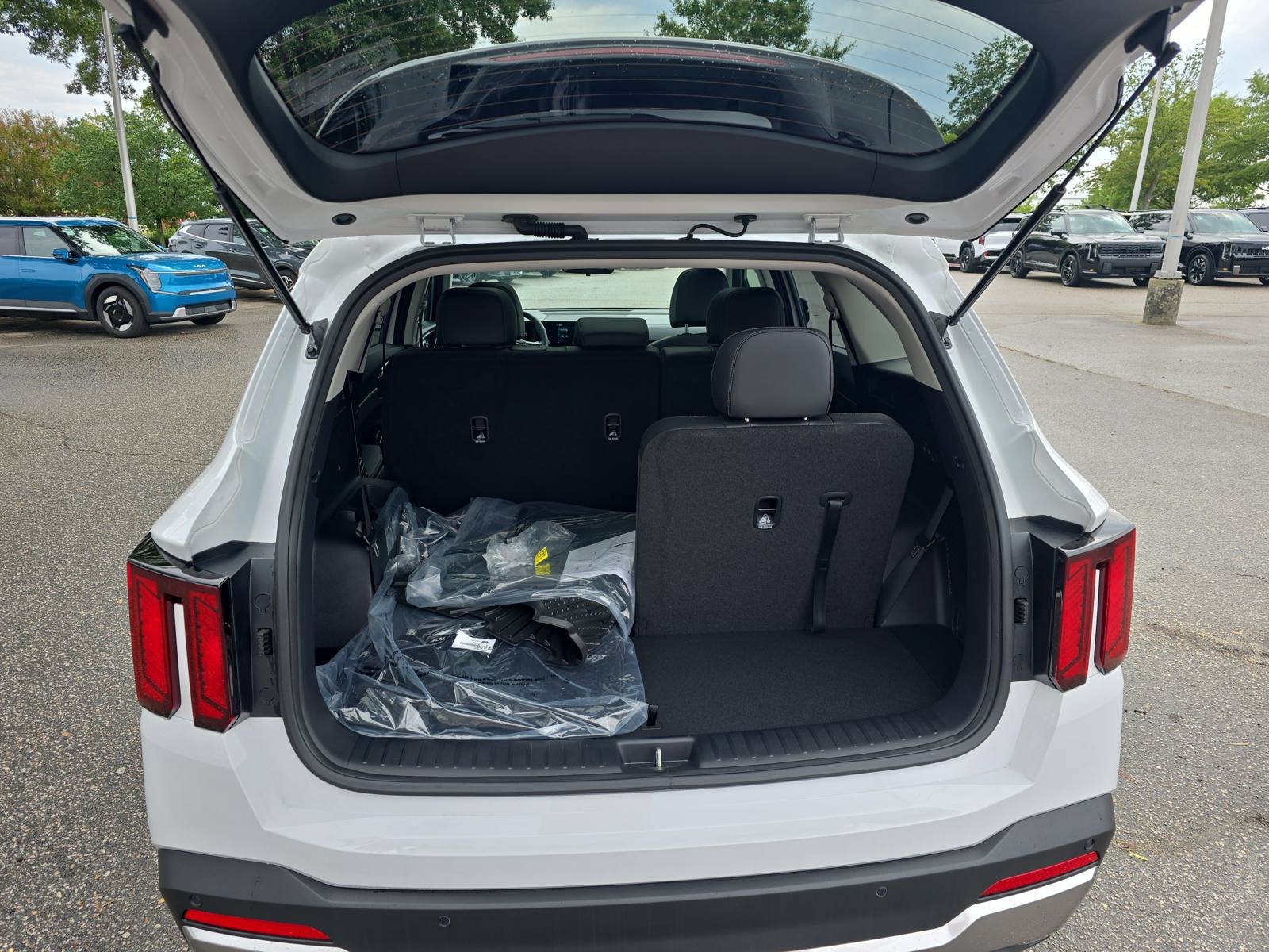 New 2026 Kia Sorento S w/ S Panoramic Sunroof Package FWD image 12