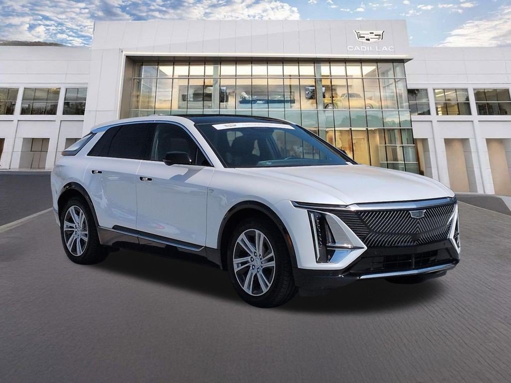 Certified 2024 Cadillac Lyriq Tech RWD image 3