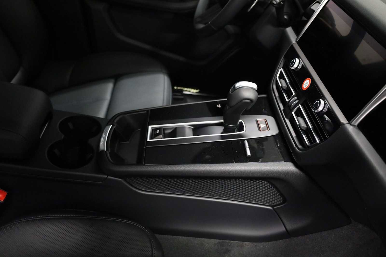 New 2026 Porsche Macan image 21