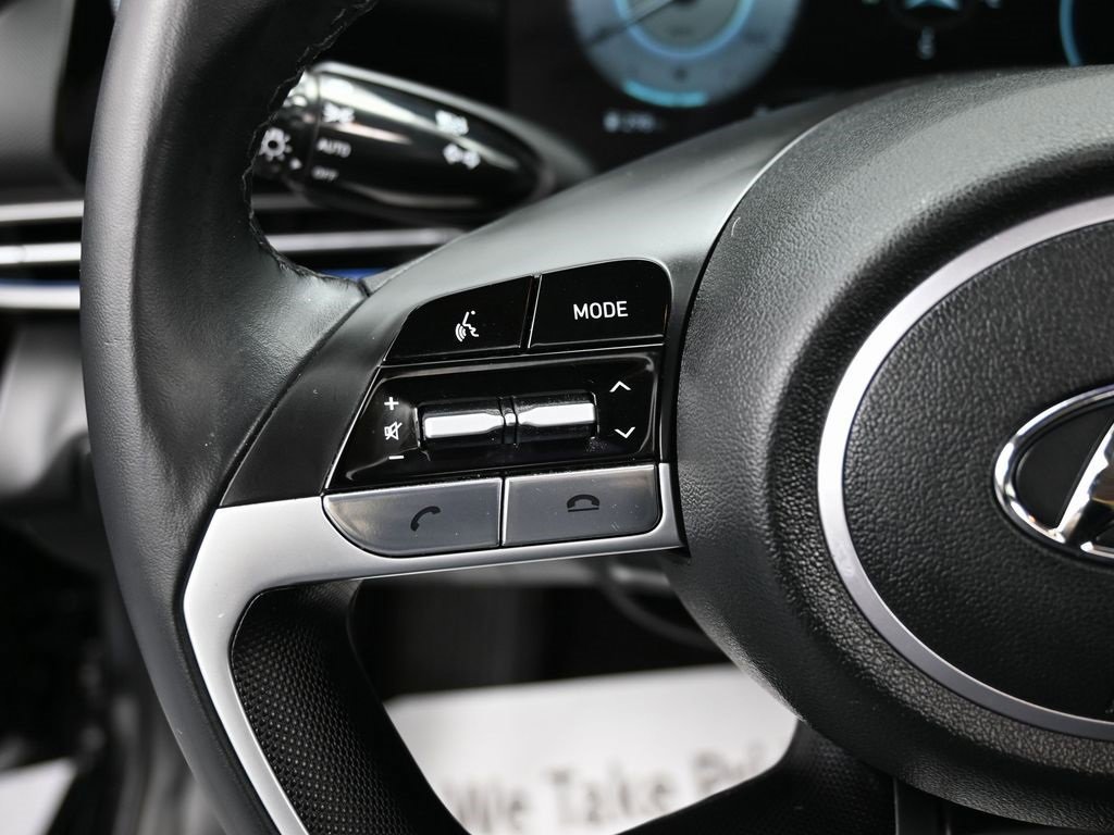 Used 2022 Hyundai Elantra Limited image 18