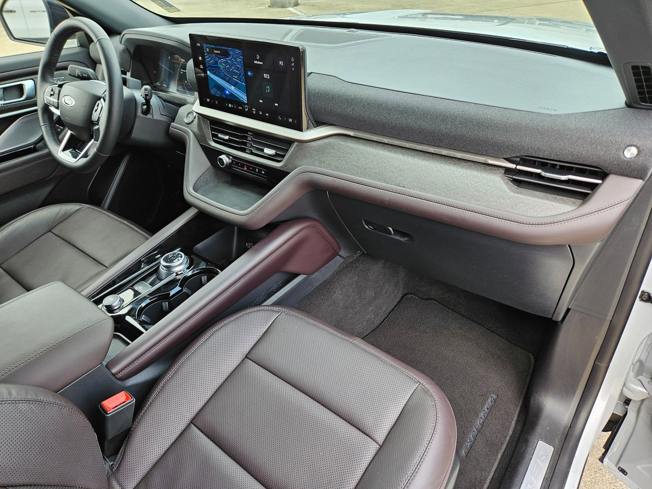 Used 2026 Ford Explorer Platinum w/ LUX Leather Package AWD/4WD image 32