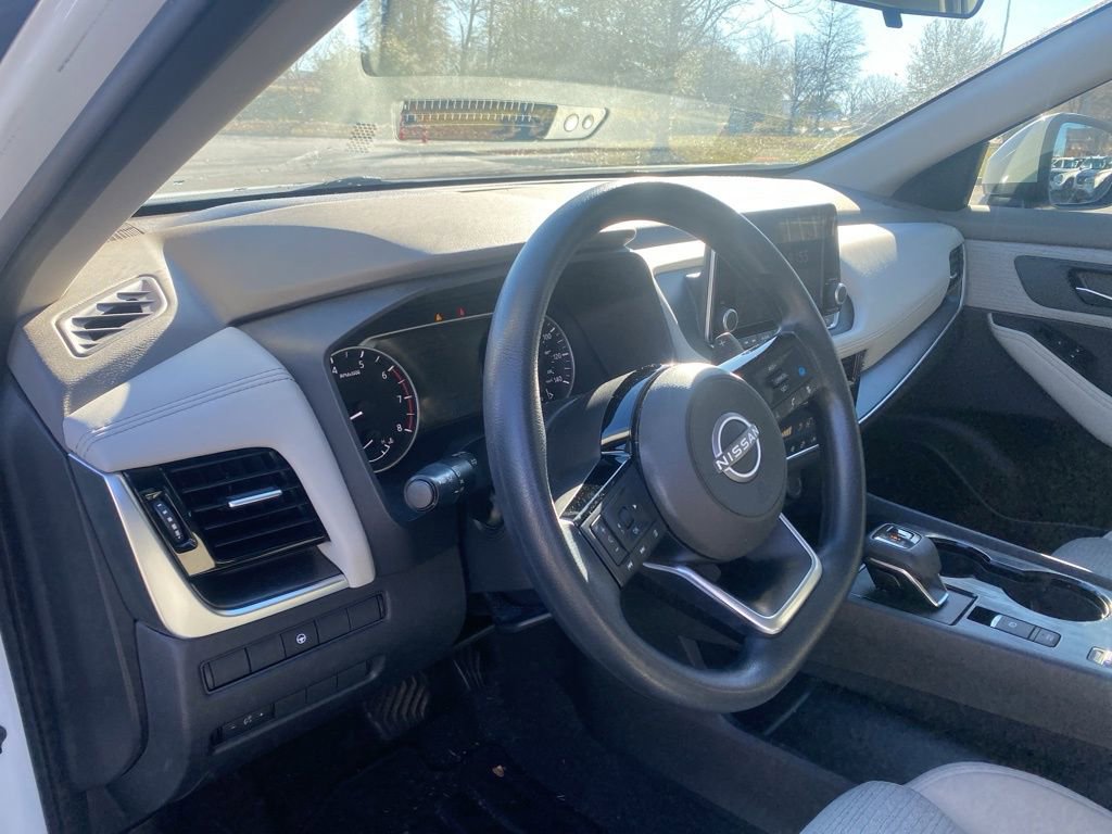 Used 2023 Nissan Rogue SV image 13