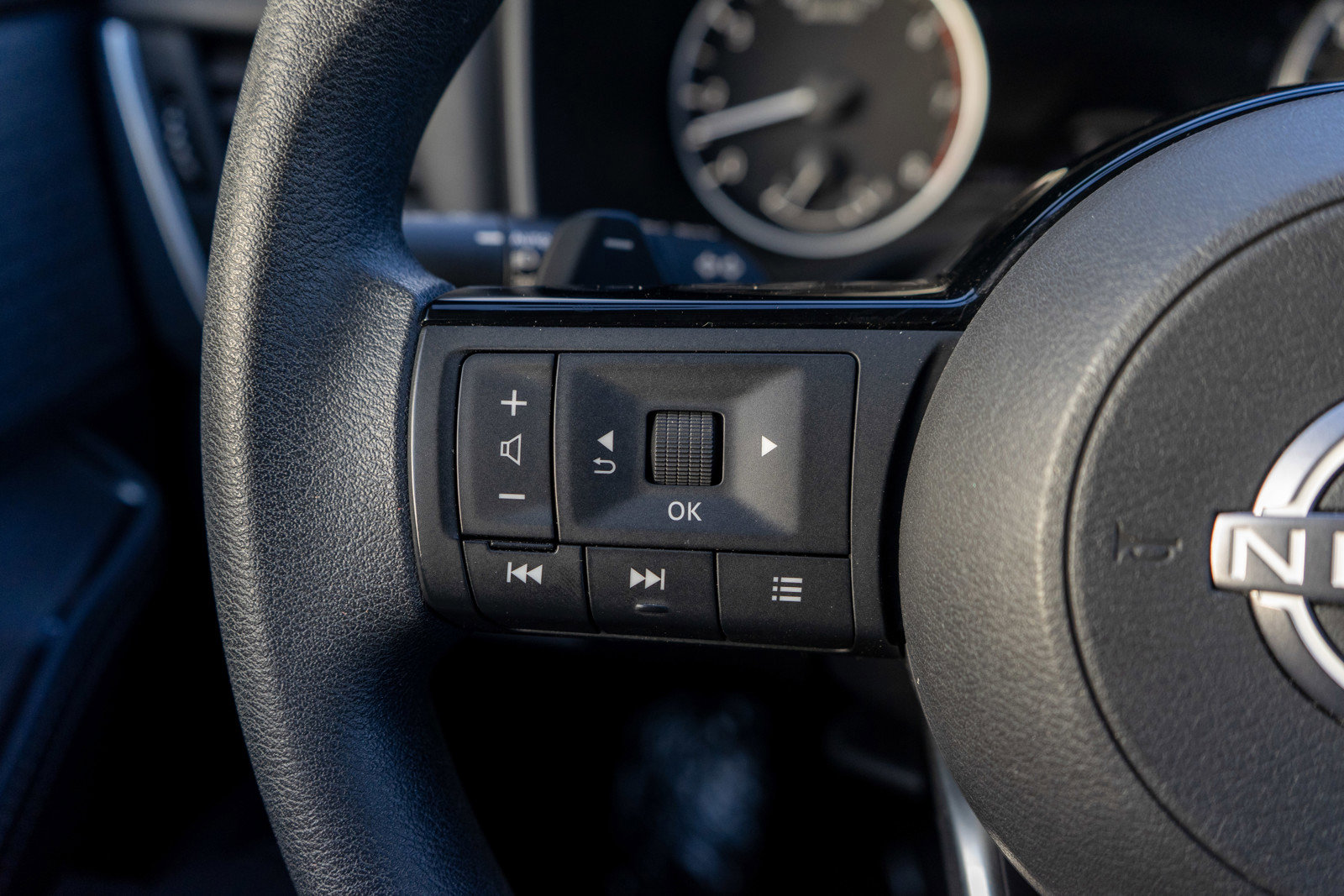 Used 2023 Nissan Rogue SV image 22