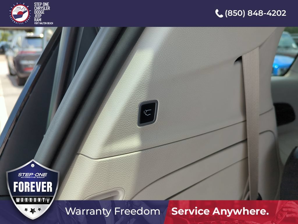 Used 2022 Chrysler Pacifica Touring-L FWD image 29