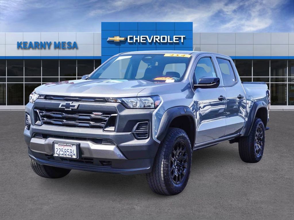 Used 2024 Chevrolet Colorado Trail Boss w/ Advanced Trailering Package AWD/4WD image 2