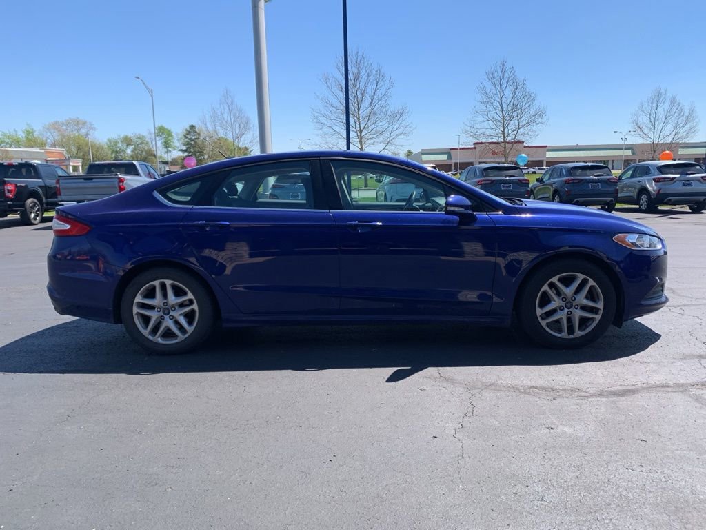Used 2016 Ford Fusion SE image 2