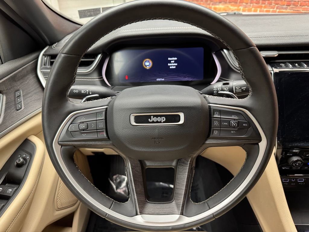 Used 2023 Jeep Grand Cherokee Limited w/ Luxury Tech Group II AWD/4WD image 12