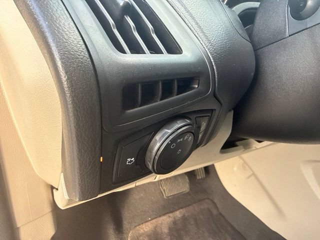 Used 2014 Ford Focus SE FWD image 17